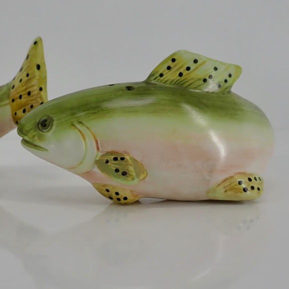 Rainbow Trout Lifelike Ceramic Kitsch Fish Salt & Pepper Shakers 4" Vintage - Picture 5 of 15